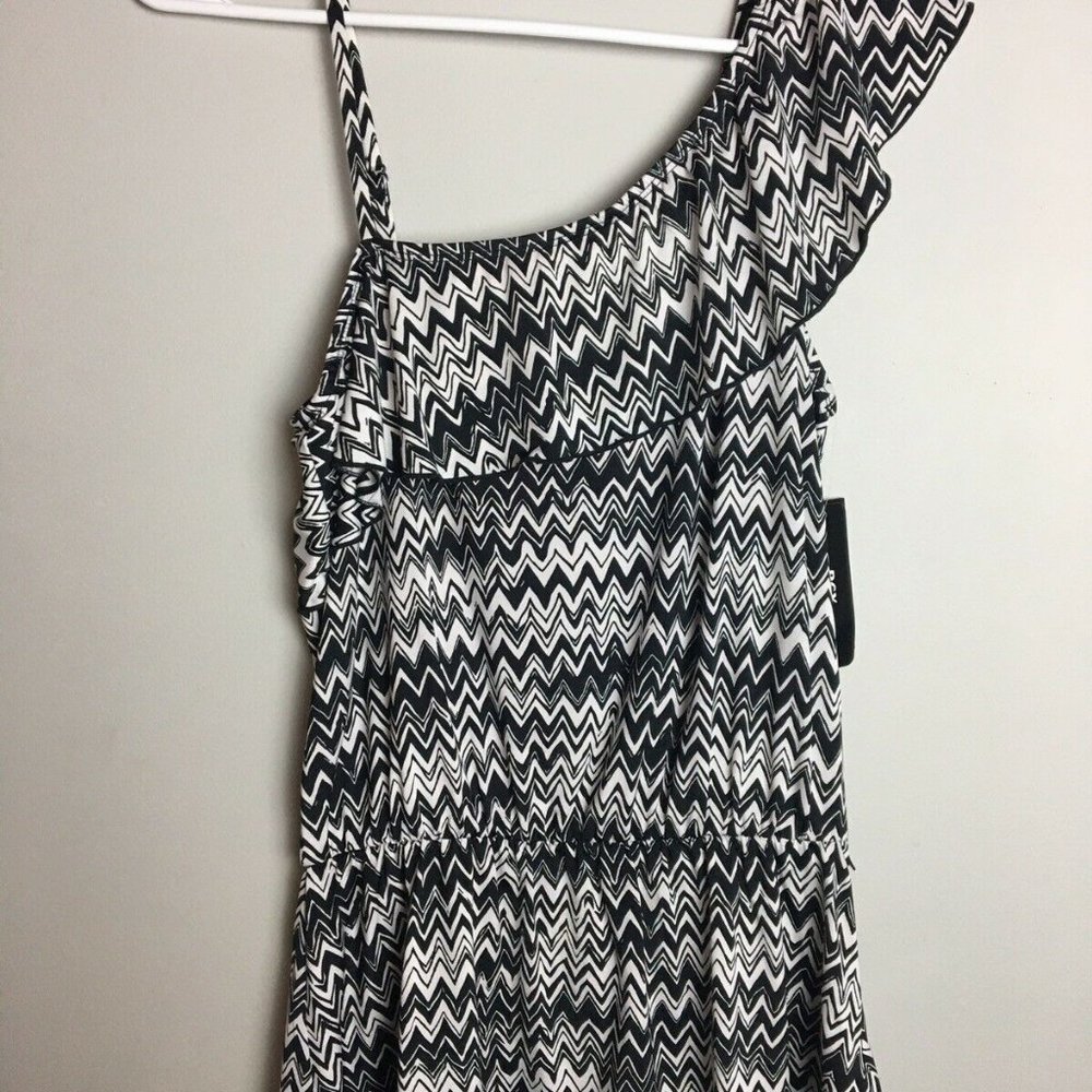 NWT Womens Small BCS Top, Black White Zig Zag